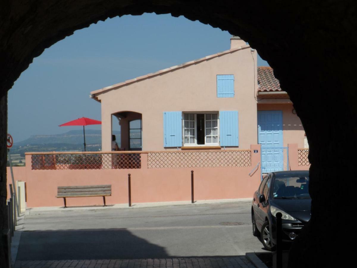 Place Du Chateau Pourrieres Bagian luar foto